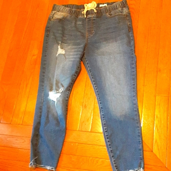 Celebrity Pink Denim - Gorgeous Ripped Jeans in Excellent Condition🍭